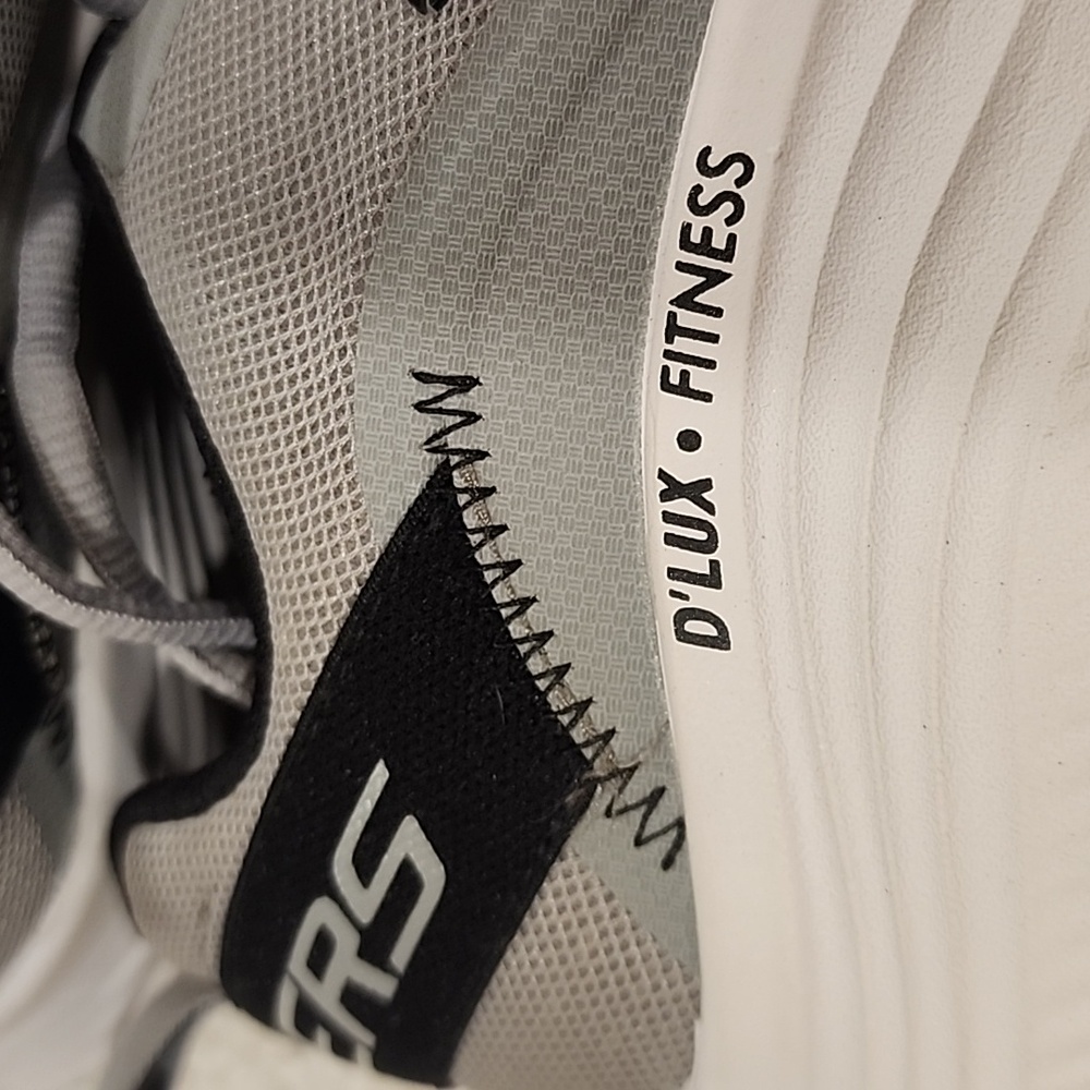 Skechers Men's Gray Athletic Shoes Dluxe Fitness - Memory Foam MENS SZ. 7 - Picture 2 of 7